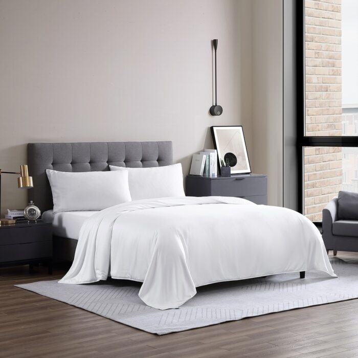 Martha Stewart 300 Thread Count Silk Comforter - Image 2