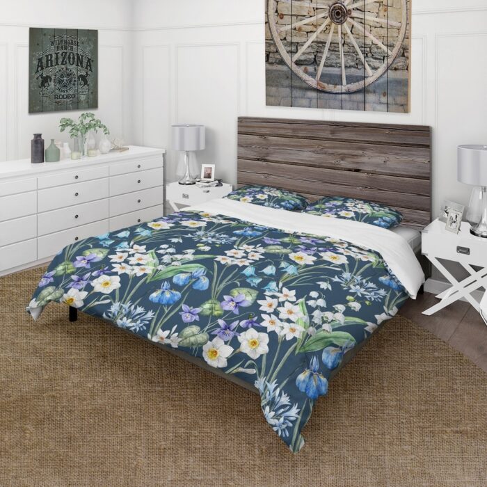 Designart 'White and Blue Spring Flowers On Dark Blue' Traditional Duvet Cover Set