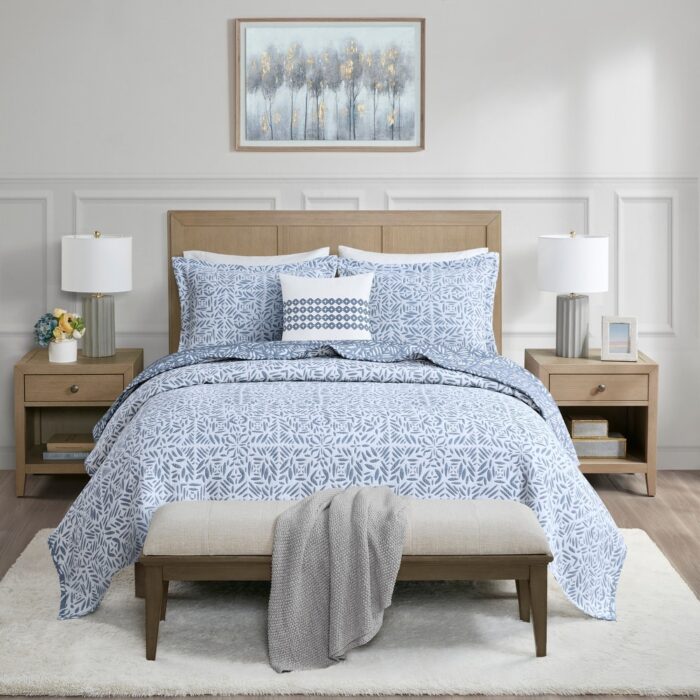 Madison Park Signature Harmony 4 Piece Oversized Reversible Matelasse Coverlet Set with Throw Pillow - Image 2