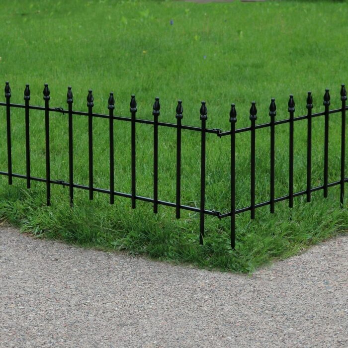 Garden metal Roman style decorative border